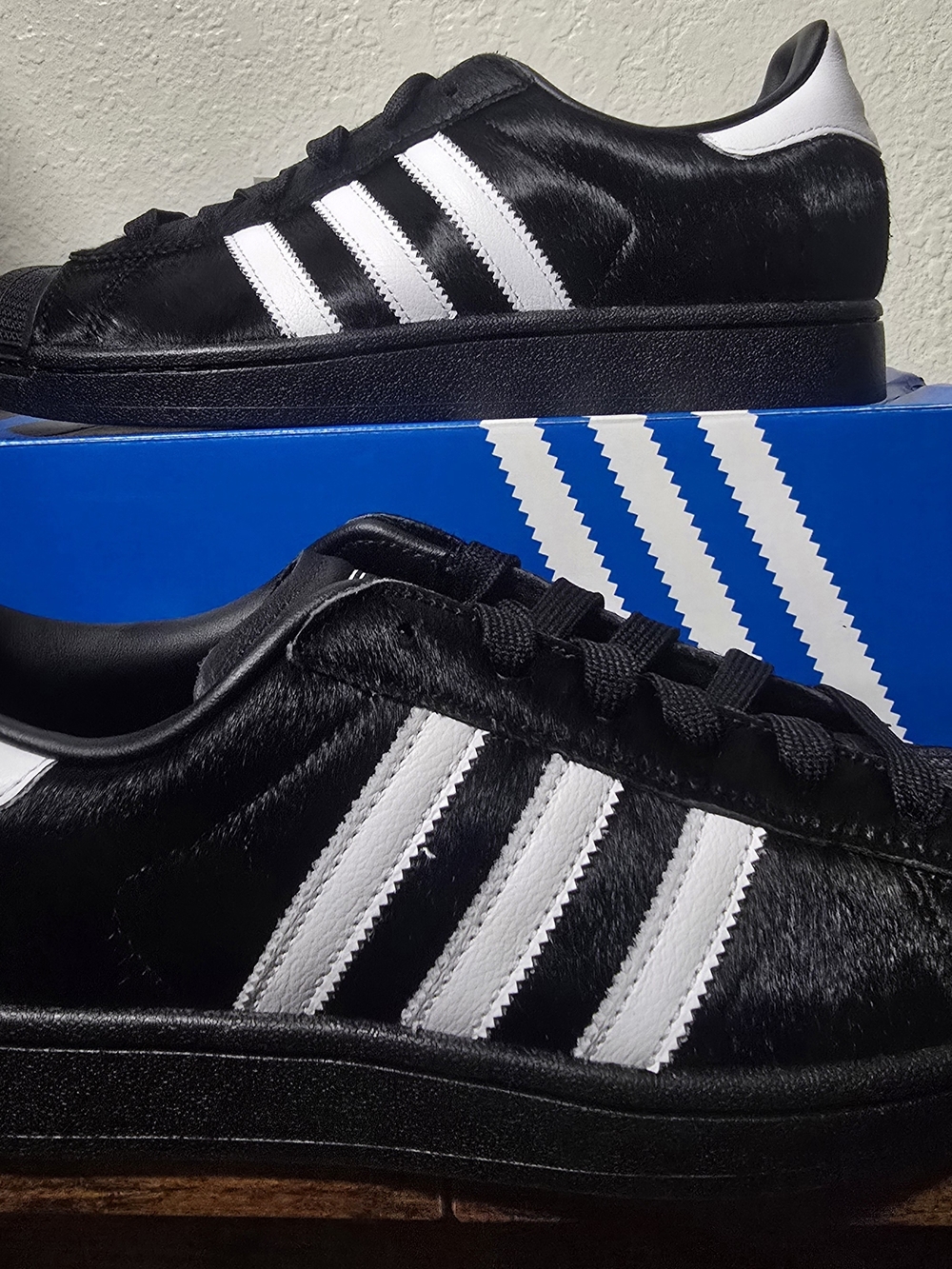 Women Size 7.5 adidas Women’s Black & White Classic Low-Top Sneakers